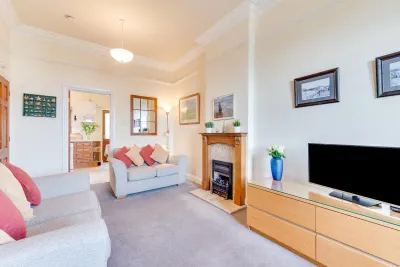 1 Durlston Mews