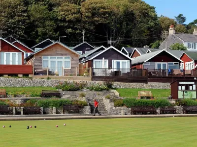 8 Bowling Green Chalets