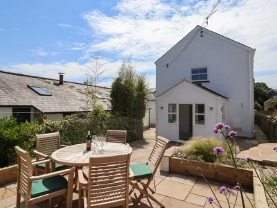 Backlands Farmhouse