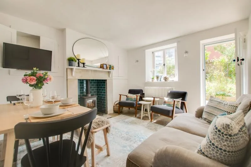 'Farthing Cottage' 2 South View