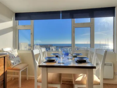 Halyards, La Casa