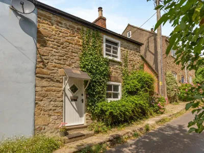 Honeysuckle Cottage - Eype