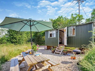 Stubbs Bridge Woodland - Hazel Hut
