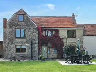 The Farmhouse At Coking Farm Fishery