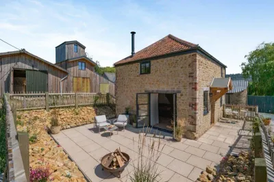 The Little Cheesehouse