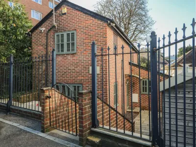 Tiffanys Coach House
